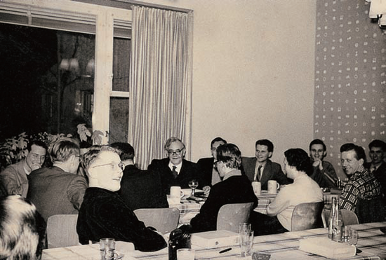 Karl Barth mit Studenten